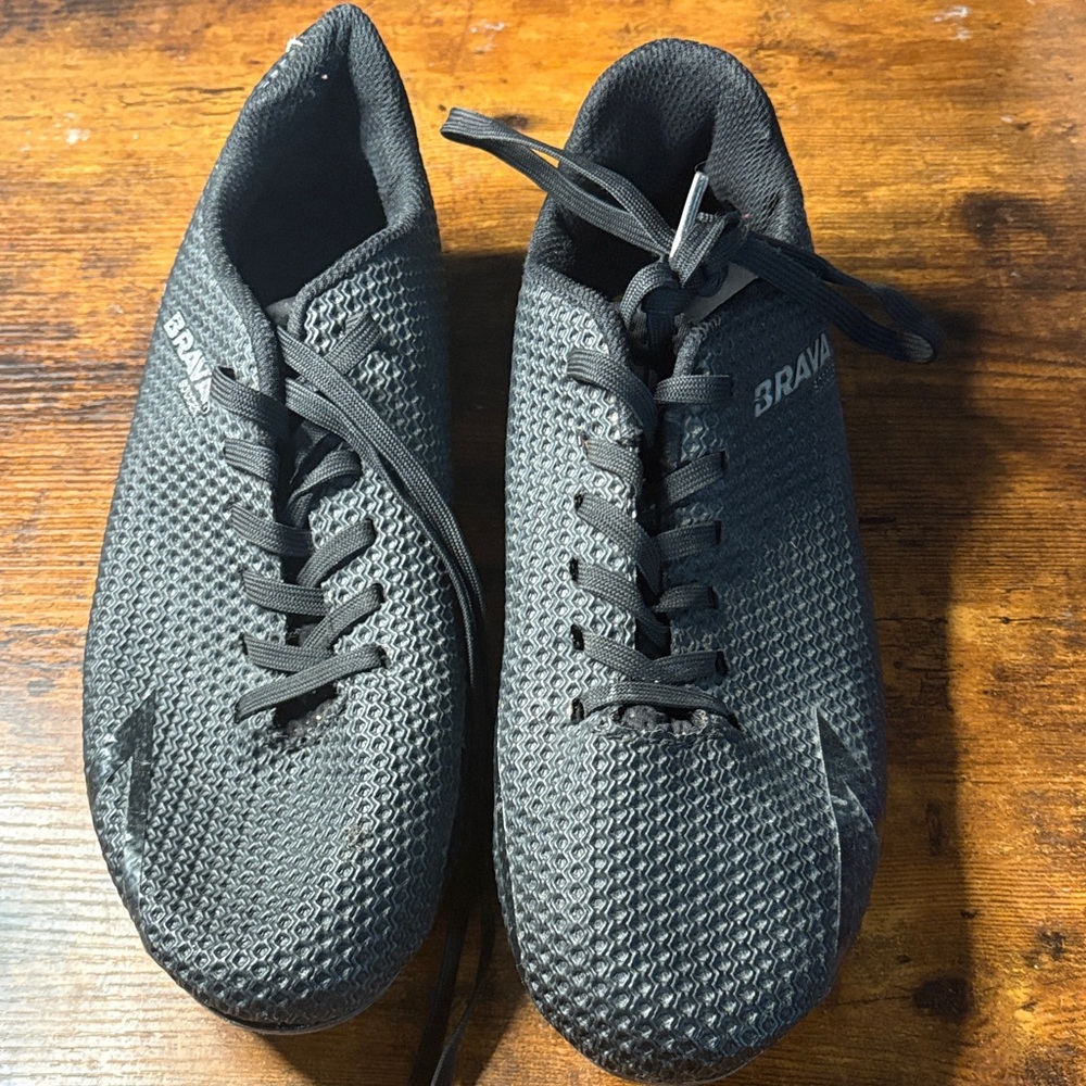 Soccer cleats Brava Black Athletic Shoes for Men size 7d cleats